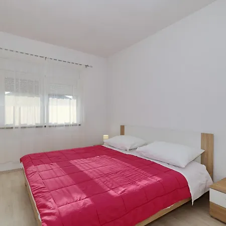 Apartman Mirela Zára